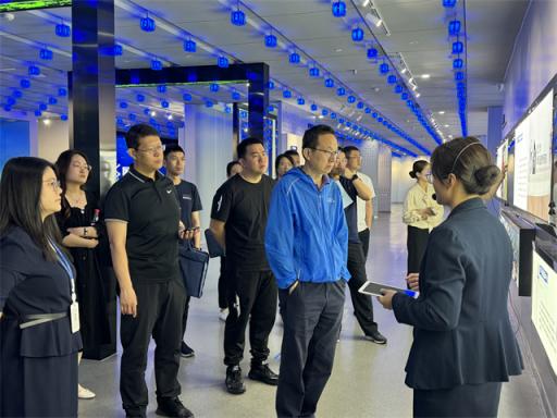 青岛市数字经济培训班前往强脑科技，实在智能，人工智能小镇，图灵小镇参观学习浙江数字经济发展