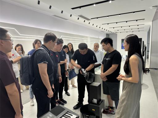 青岛市数字经济培训班前往强脑科技，实在智能，人工智能小镇，图灵小镇参观学习浙江数字经济发展  第4张