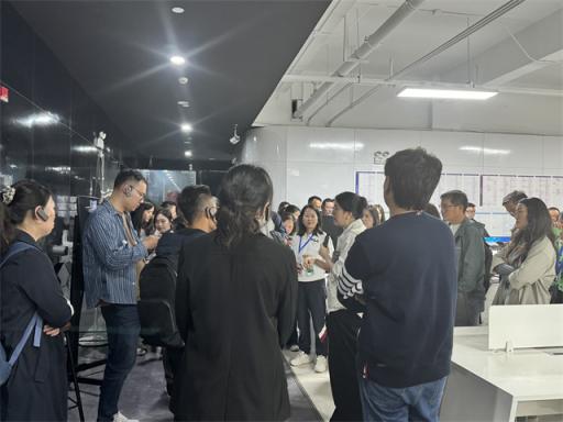 湖北武汉企业家培训班实地考察抖音电商直播基地，共谋企业可持续发展新路径