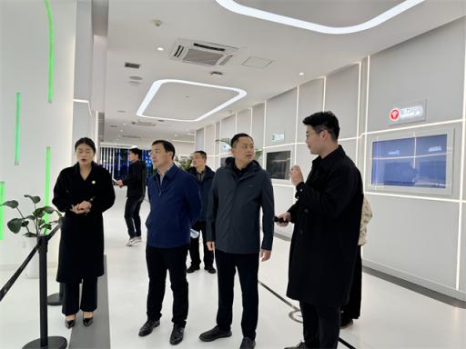 探秘人工智能前沿：青岛市未来产业培训班前往人工智能小镇、强脑科技、蓝芯科技参观学习