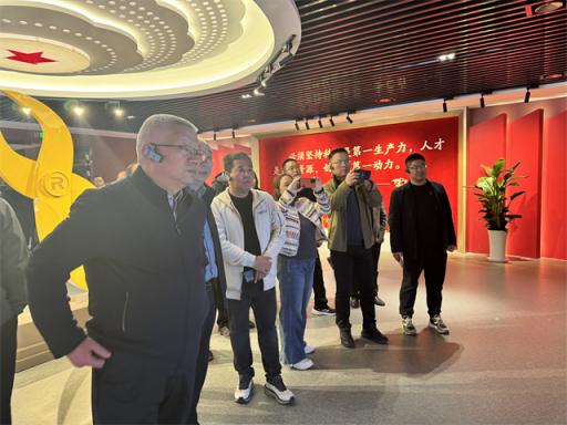 河南中州路桥建设培训前往赴老板电器考察学习，探索智能制造与企业管理新路径  第1张