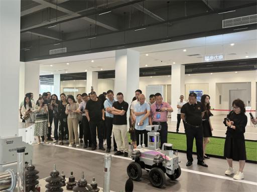 温江区、巴南区优秀民营企业家走进申昊科技，开启创新探索之旅  第2张