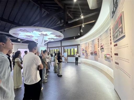 沐川县干部培训班前往越丰村参观学习，探索三治融合新路径  第2张