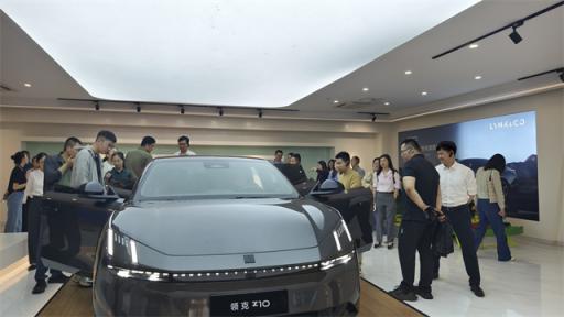 南京市鼓楼区青年干部走进吉利汽车杭州湾基地，探寻汽车制造新奥秘  第2张