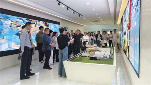 南京市鼓楼区青年干部走进吉利汽车杭州湾基地，探寻汽车制造新奥秘  第3张