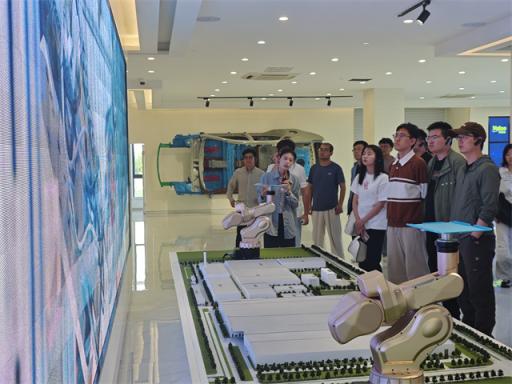 中车南京浦镇培训班前往吉利汽车杭州湾基地参观学习，探索品牌创新发展之路  第3张