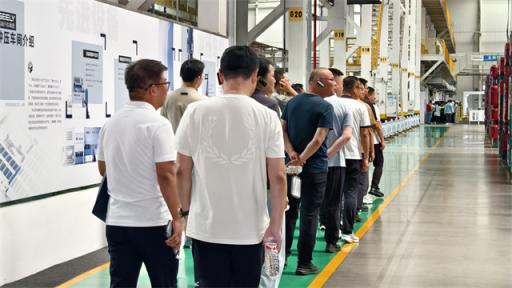 伊泰集团走进吉利钱塘基地开展智能制造学习交流，探索产业升级新路​径