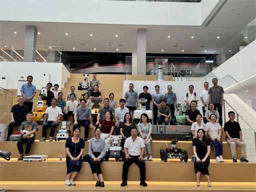 桂林干部培训班前往杭州申昊科技参观学习，探索工业智能新路径