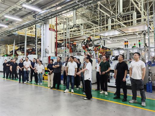 新时代中国特色社会主义思想进修班前往吉利汽车钱塘基地参观学习  第1张