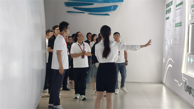 国资委培训班前往吉利汽车集团参观学习，探索国有企业转型升级与可持续发展  第2张