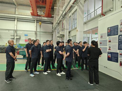 中航沈飞培训班参观吉利汽车钱塘基地：探索智能制造新高度