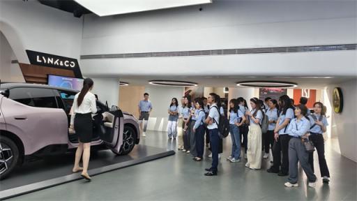 冠盛集团赴吉利汽车总部参观学习，探索行业标杆的科技魅力与未来愿景  第2张
