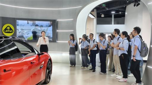 冠盛集团赴吉利汽车总部参观学习，探索行业标杆的科技魅力与未来愿景  第3张