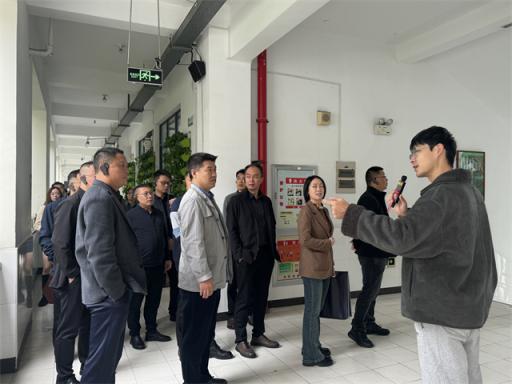 安州区2025年基础教育能力提升培训班前往丁兰中学开展现场教学活动，以智慧教育为镜，探索基础教育高质量发展路径  第2张